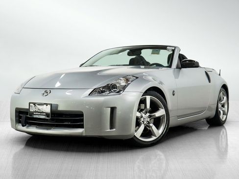 Used 2007 Nissan 350Z Enthusiast RWD image 2
