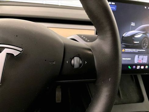Used 2023 Tesla Model Y Long Range AWD/4WD image 18