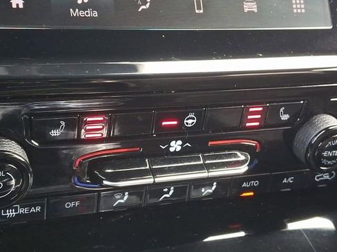 Used 2024 Jeep Grand Cherokee L Altitude image 23