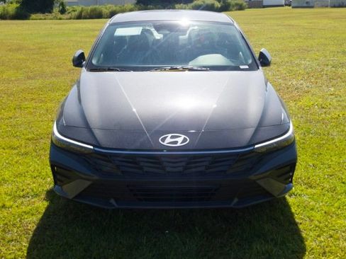 New 2026 Hyundai Elantra SE FWD image 2