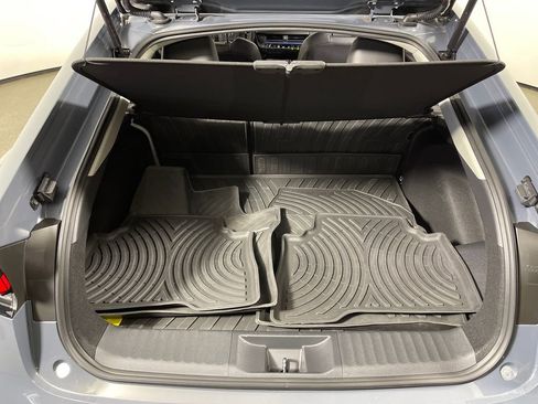 Used 2025 Toyota Prius XLE image 10