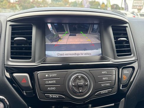 Used 2018 Nissan Pathfinder S image 14