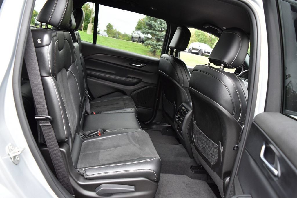 Used 2024 Jeep Grand Cherokee L Laredo AWD/4WD image 33