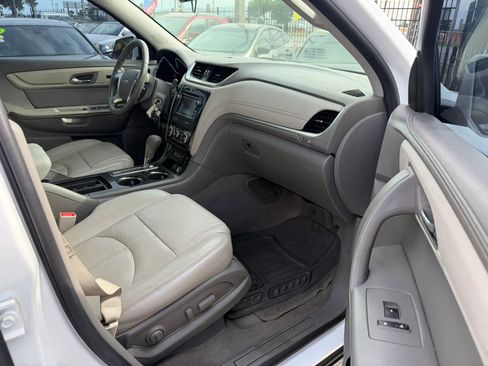 Used 2017 Chevrolet Traverse LT FWD image 10
