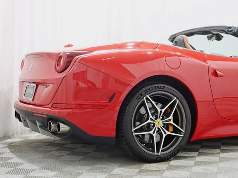 Used 2016 Ferrari California T RWD image 10
