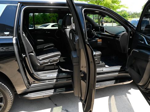 Used 2021 Cadillac Escalade ESV Premium Luxury AWD/4WD image 49