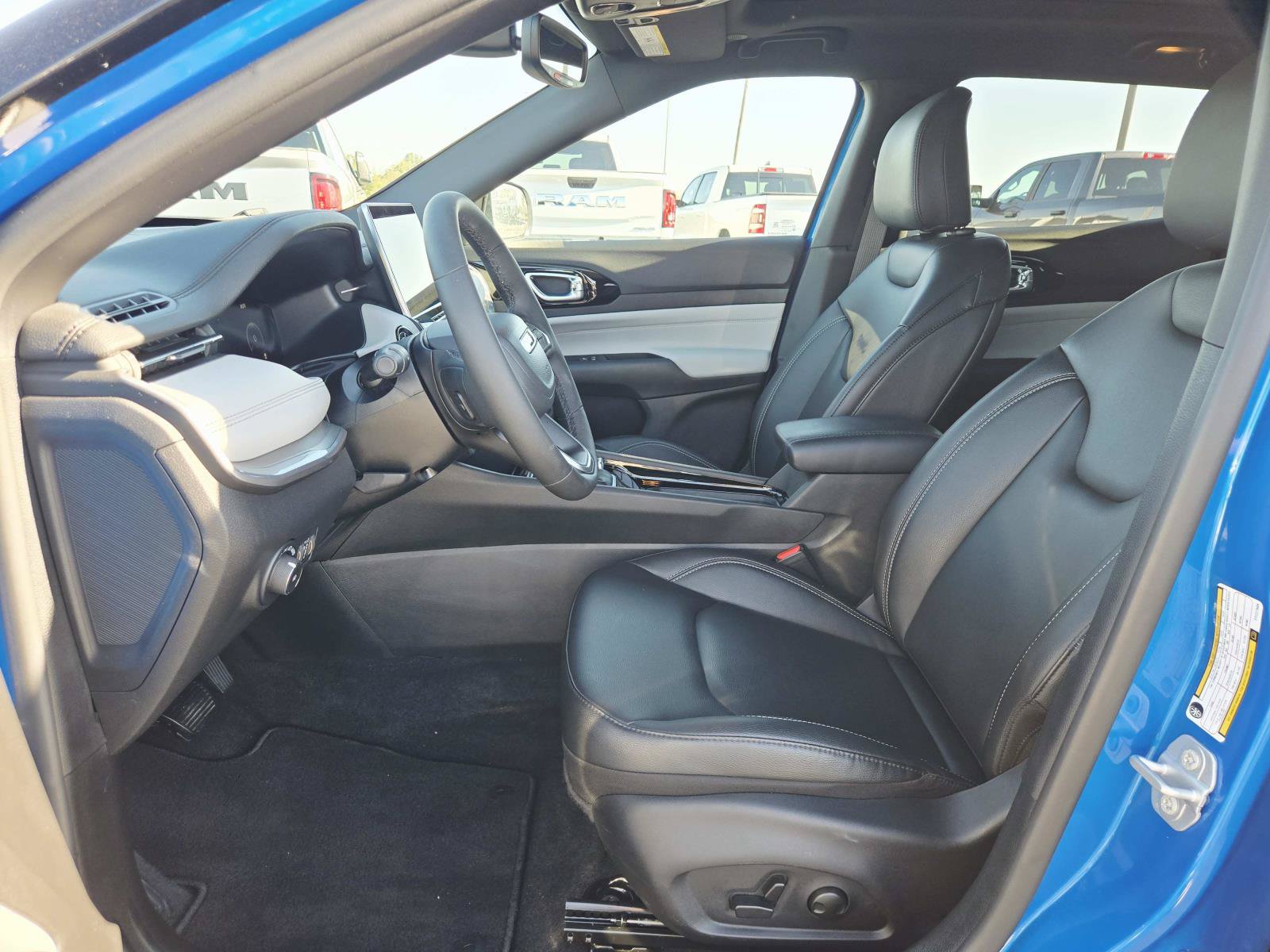 Used 2026 Jeep Compass Limited w/ Sun, Sound & Navigation Group AWD/4WD image 14