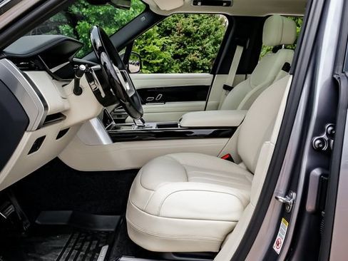 New 2026 Land Rover Range Rover SE AWD/4WD image 3