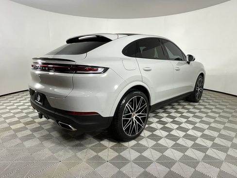 Used 2025 Porsche Cayenne Coupe image 4