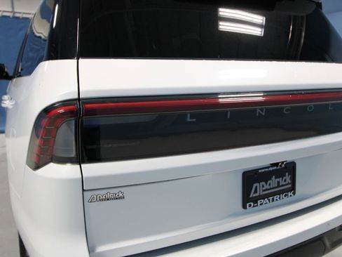 Used 2025 Lincoln Navigator Reserve w/ Jet Appearance Package AWD/4WD image 39