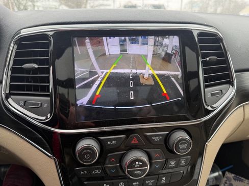 Used 2020 Jeep Grand Cherokee Limited w/ Luxury Group II image 10