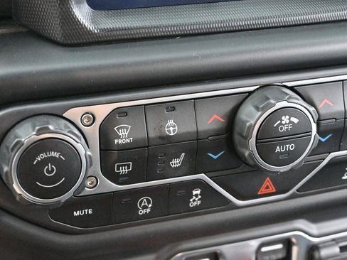 Used 2023 Jeep Wrangler Unlimited Sahara AWD/4WD image 22