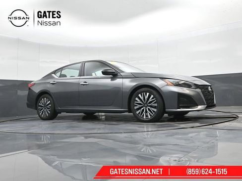 Used 2025 Nissan Altima 2.5 SV image 36
