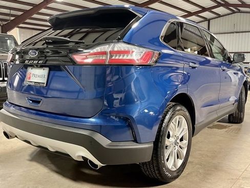 Used 2022 Ford Edge Titanium image 2