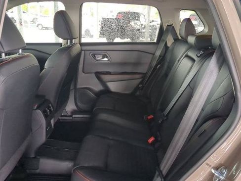 Certified 2025 Nissan Rogue SV AWD/4WD image 14