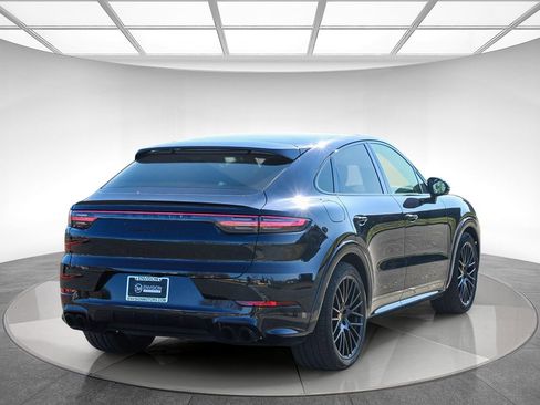 Used 2021 Porsche Cayenne GTS image 4
