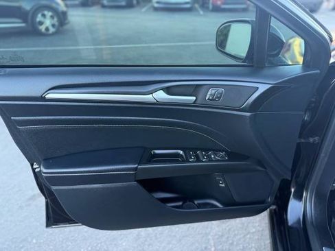 Used 2020 Ford Fusion Titanium FWD image 9
