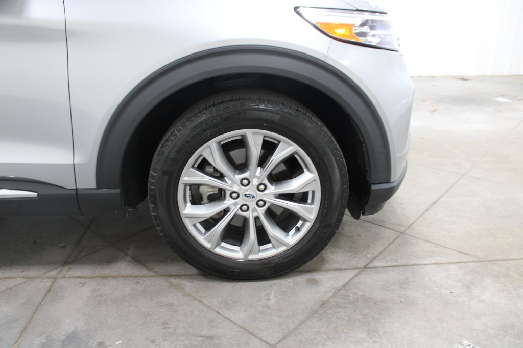 Used 2024 Ford Explorer Limited AWD/4WD image 17