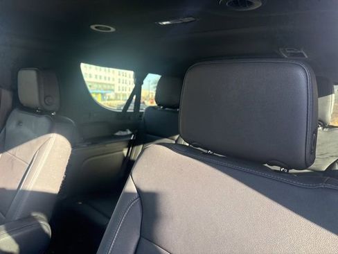 Used 2023 Chevrolet Suburban LT image 10