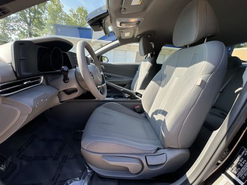 Used 2023 Hyundai Elantra SEL FWD image 18