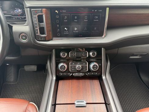Used 2023 GMC Yukon Denali Ultimate AWD/4WD image 11
