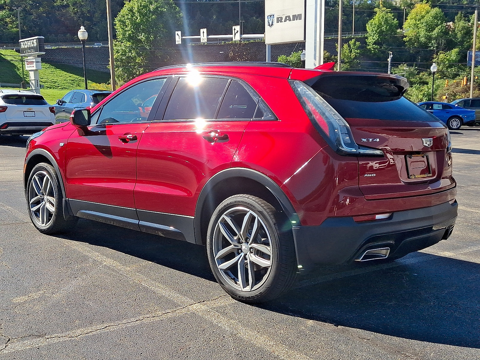 Used 2023 Cadillac XT4 Sport w/ Cold Weather Package AWD/4WD image 6