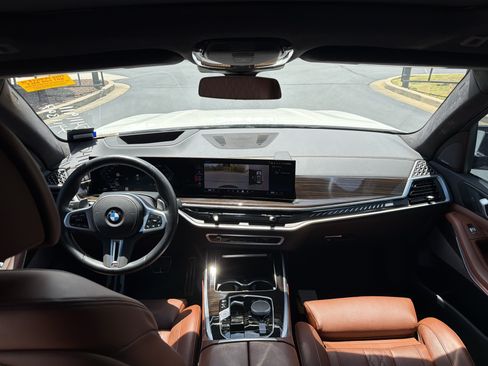 Used 2024 BMW X7 M60i AWD/4WD image 18