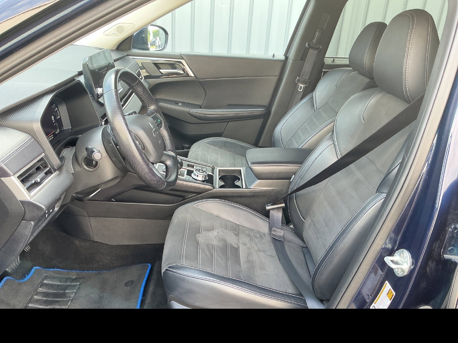 Used 2024 Mitsubishi Outlander 4WD Plug-In Hybrid image 9