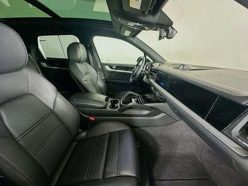 Used 2025 Porsche Cayenne E-Hybrid AWD/4WD image 46
