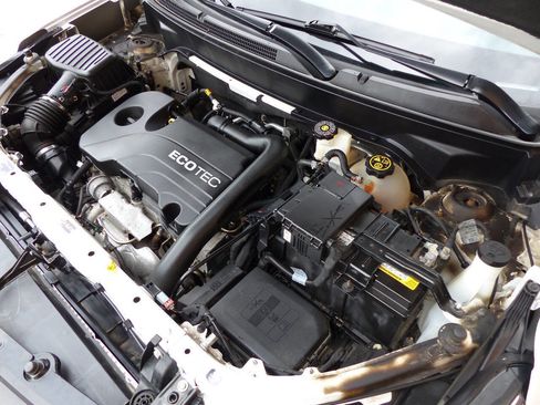 Used 2021 Chevrolet Equinox LT FWD image 18