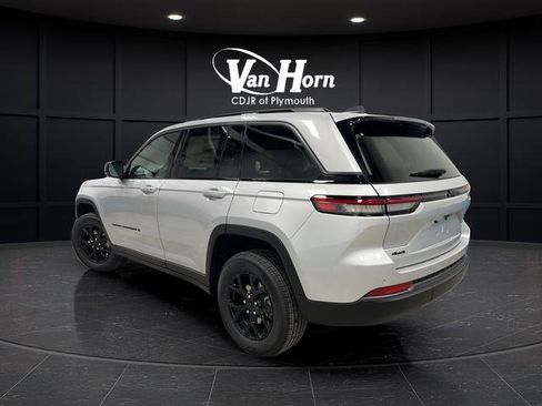 New 2026 Jeep Grand Cherokee Altitude image 5