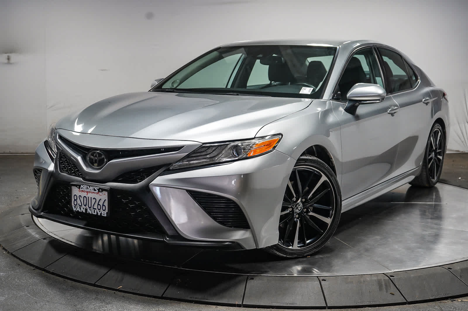Used 2020 Toyota Camry XSE w/ Navigation Package FWD image 1