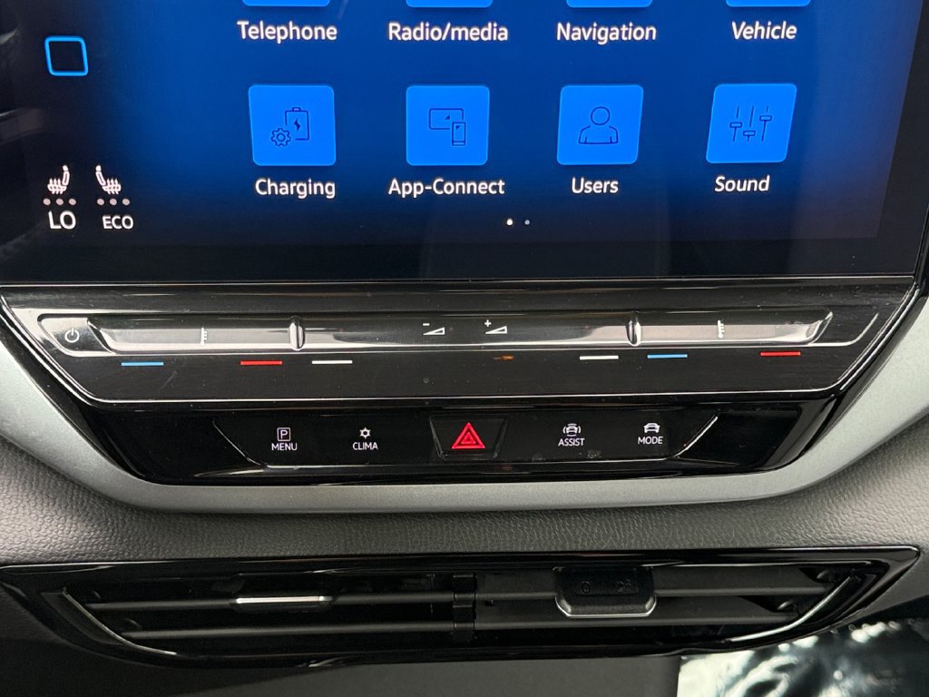 Used 2023 Volkswagen ID.4 Pro AWD/4WD image 17