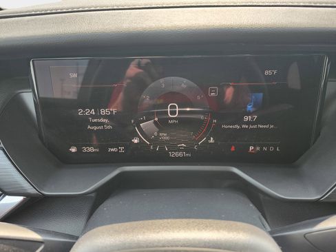 Used 2025 GMC Acadia Elevation image 12