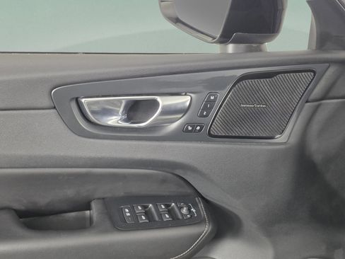 Used 2023 Volvo XC60 B6 Ultimate w/ Protection Package Premier image 7