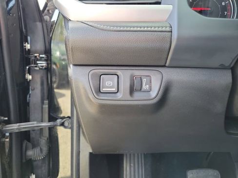 Used 2023 GMC Acadia SLE w/ Elevation Edition image 13