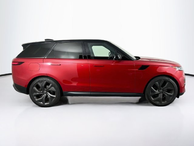 Used 2025 Land Rover Range Rover Sport SE AWD/4WD image 4