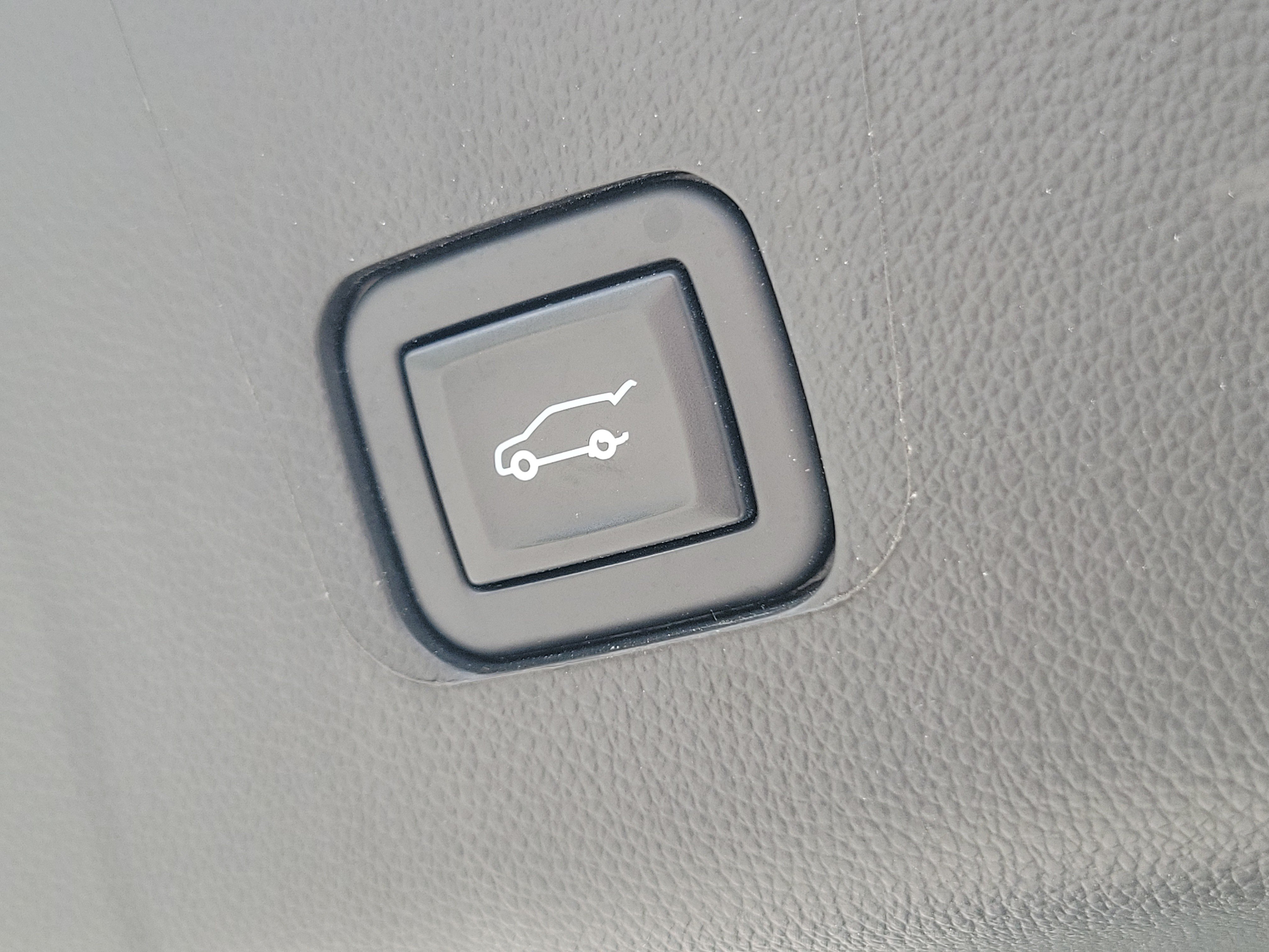 Used 2023 Chevrolet Traverse LT FWD image 19