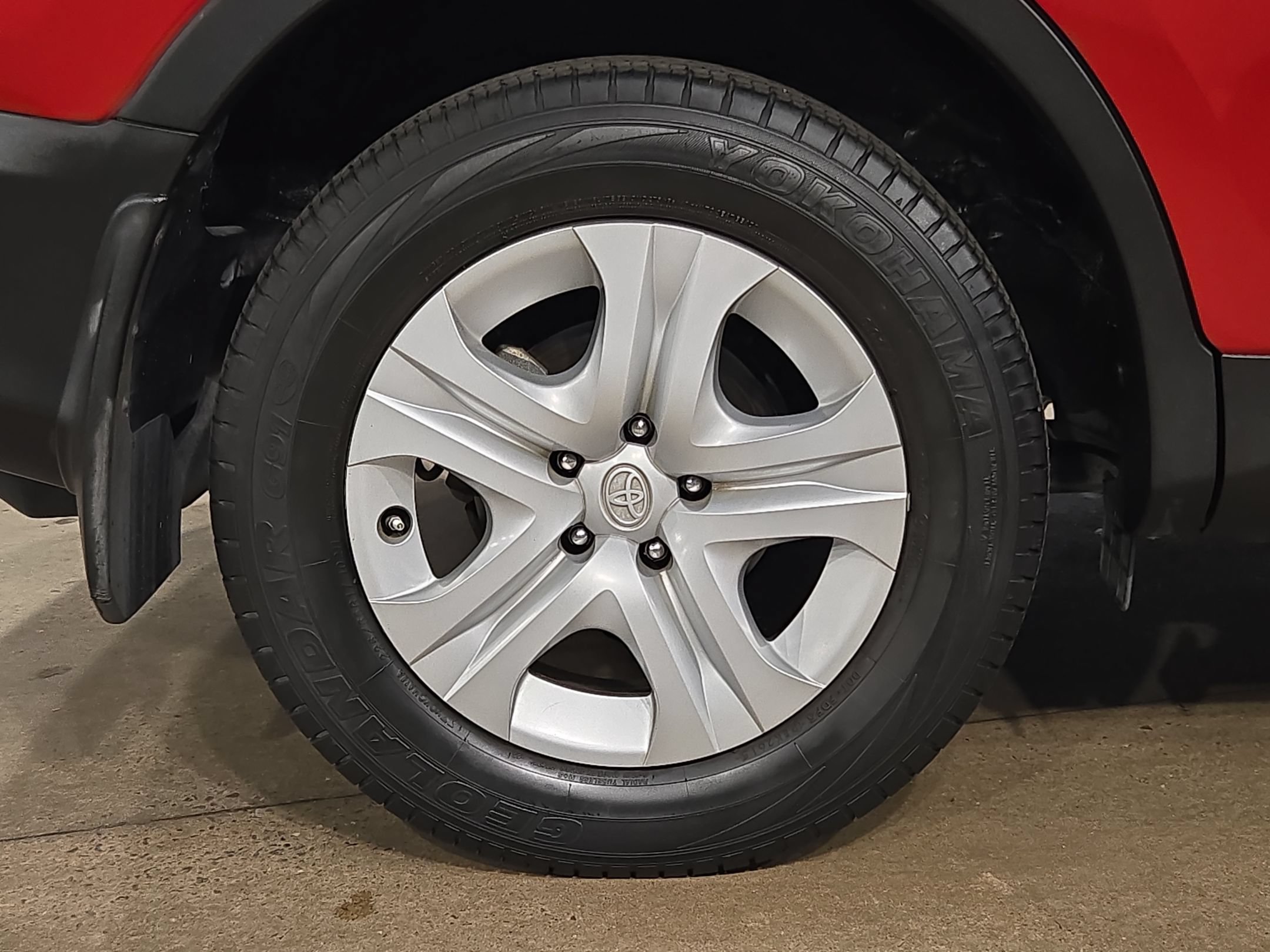 Used 2015 Toyota RAV4 LE FWD image 17
