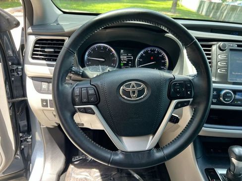 Used 2018 Toyota Highlander XLE FWD image 13