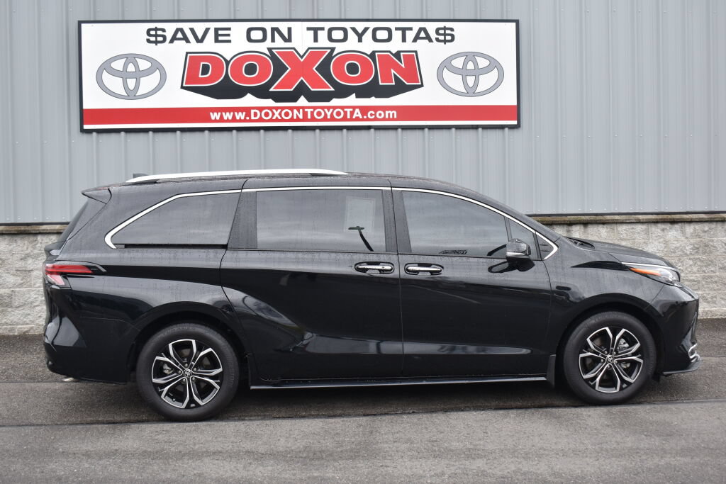 Certified 2025 Toyota Sienna Platinum AWD/4WD image 8