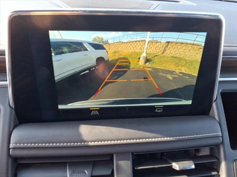 Used 2024 Chevrolet Suburban Premier image 10