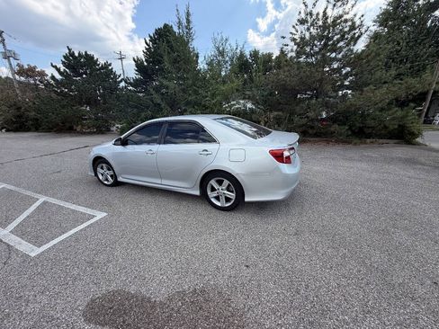 Used 2014 Toyota Camry SE FWD image 2