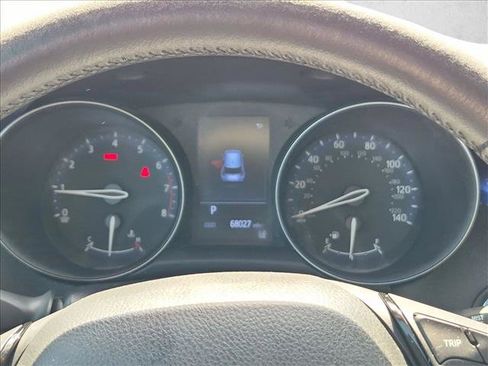 Used 2020 Toyota C-HR XLE FWD image 11