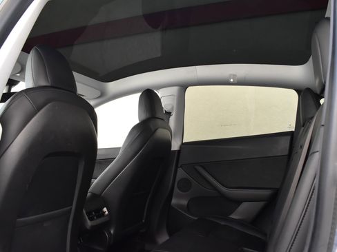 Used 2021 Tesla Model Y Long Range image 23
