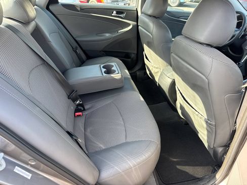 Used 2011 Hyundai Sonata SE w/ Navigation & Sunroof Pkg 4 FWD image 11