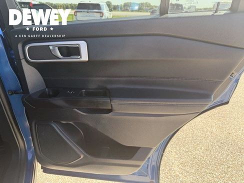 Used 2020 Ford Explorer XLT w/ Equipment Group 202A AWD/4WD image 35