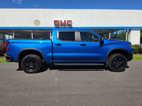 Used 2022 Chevrolet Silverado 1500 ZR2 w/ Technology Package AWD/4WD image 2