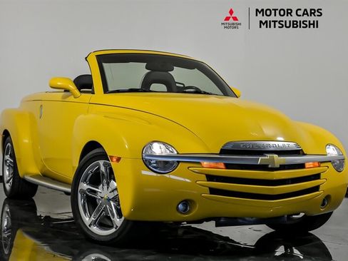 Used 2005 Chevrolet SSR w/ Preferred Equipment Group RWD image 1