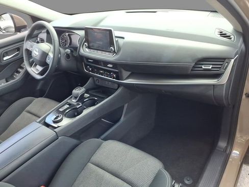Used 2025 Nissan Rogue SV AWD/4WD image 12